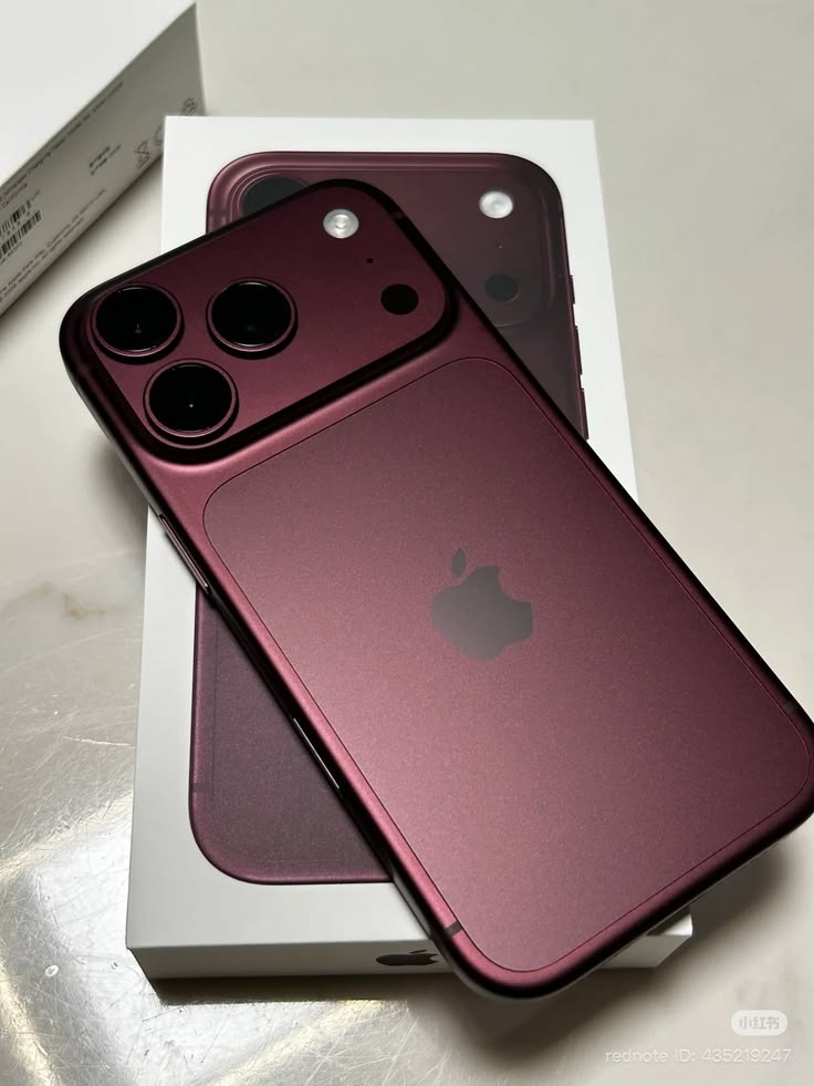 Apple iPhone — Burgundy